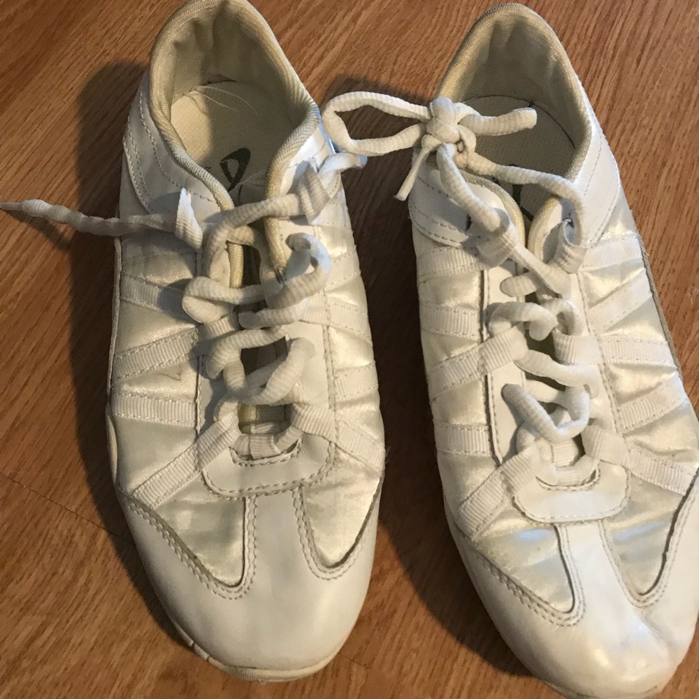 Nifinity cheer shoes